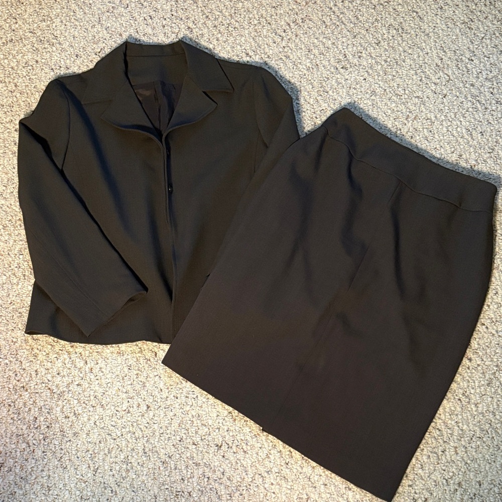 Elegant Black Skirt Set for Women. Jacket Size 8, Skirt Size 6